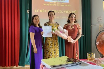 LỄ KẾT NẠP ĐẢNG VIÊN MỚI